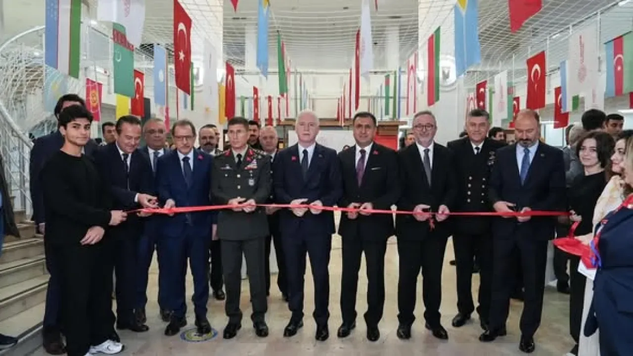 İstanbul'da 24 Kasım Öğretmenler Günü Sanat Sergisi Açıldı İstanbul'da 24 Kasım Öğretmenler Günü Sanat Sergisi Açıldı