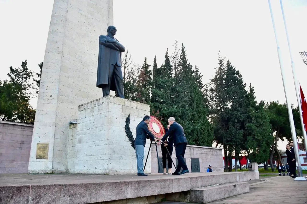 24 Kasım Öğretmenler Günü Törenle Kutlandı 24 Kasım Öğretmenler Günü Törenle Kutlandı