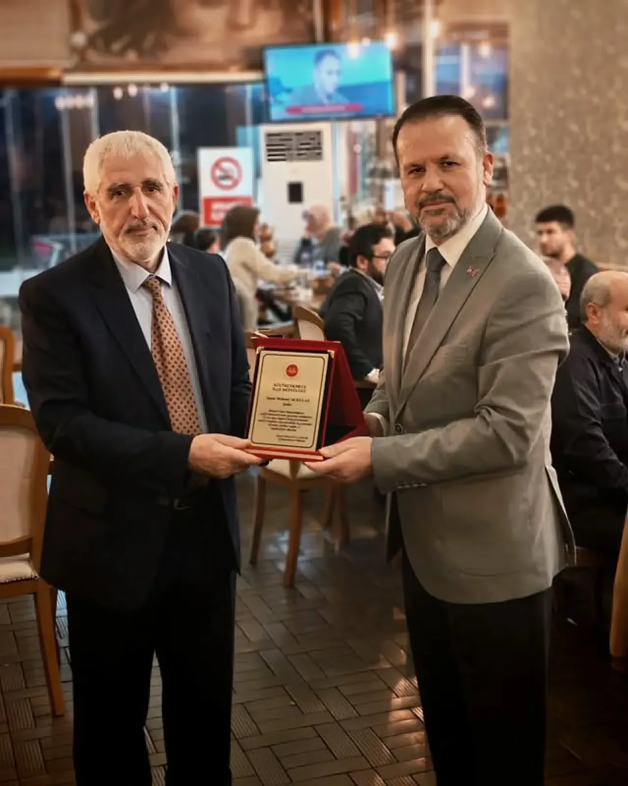 Küçükçekmece İlçe Müftülüğü'nde 33 Yıllık Hizmetin Ardından Duygusal Veda Küçükçekmece İlçe Müftülüğü'nde 33 Yıllık Hizmetin Ardından Duygusal Veda