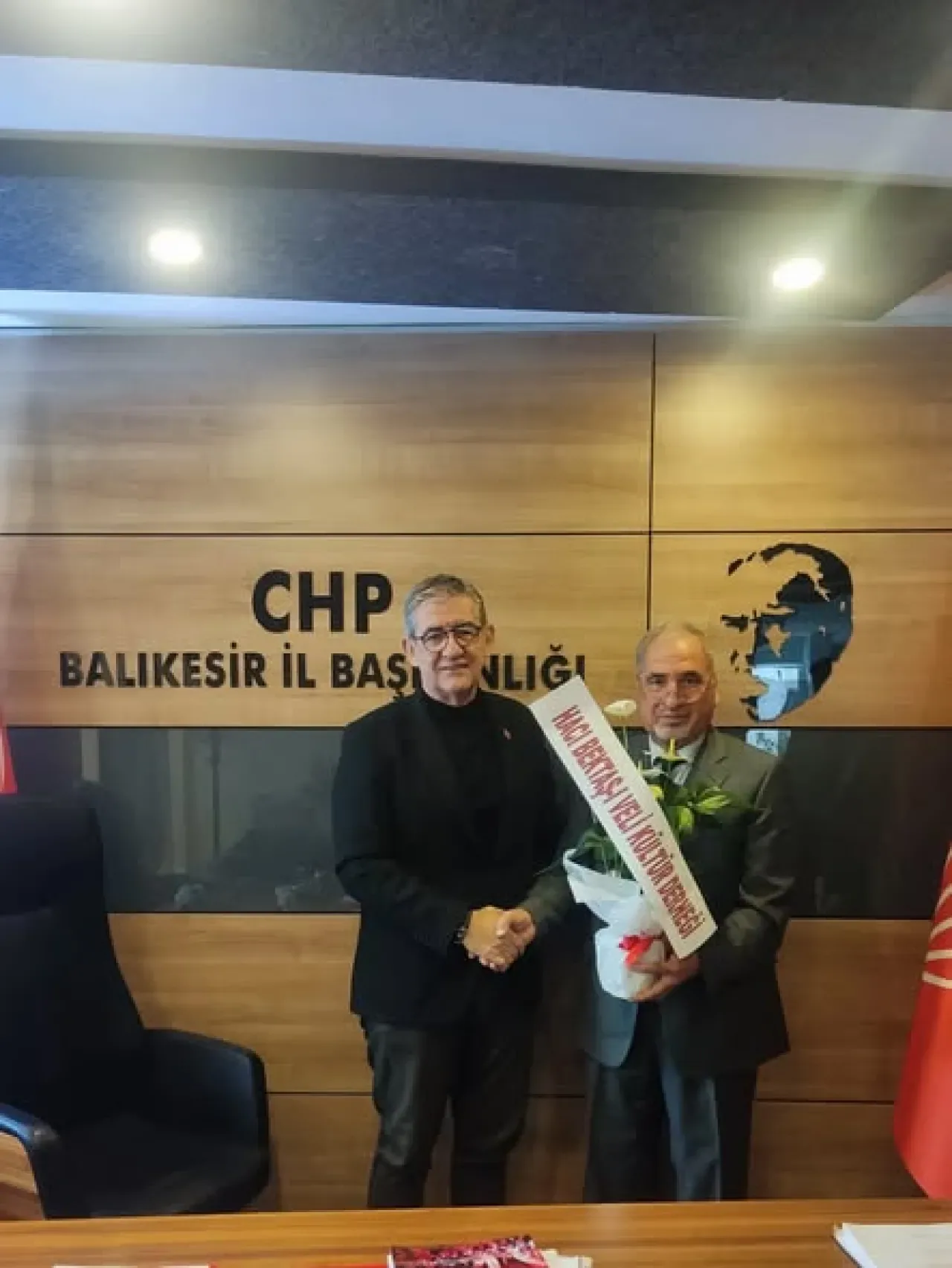 CHP Balıkesir İl Başkanlığı'na Hacı Bektaşi Veli Kültür Derneği'nden Ziyaret CHP Balıkesir İl Başkanlığı'na Hacı Bektaşi Veli Kültür Derneği'nden Ziyaret