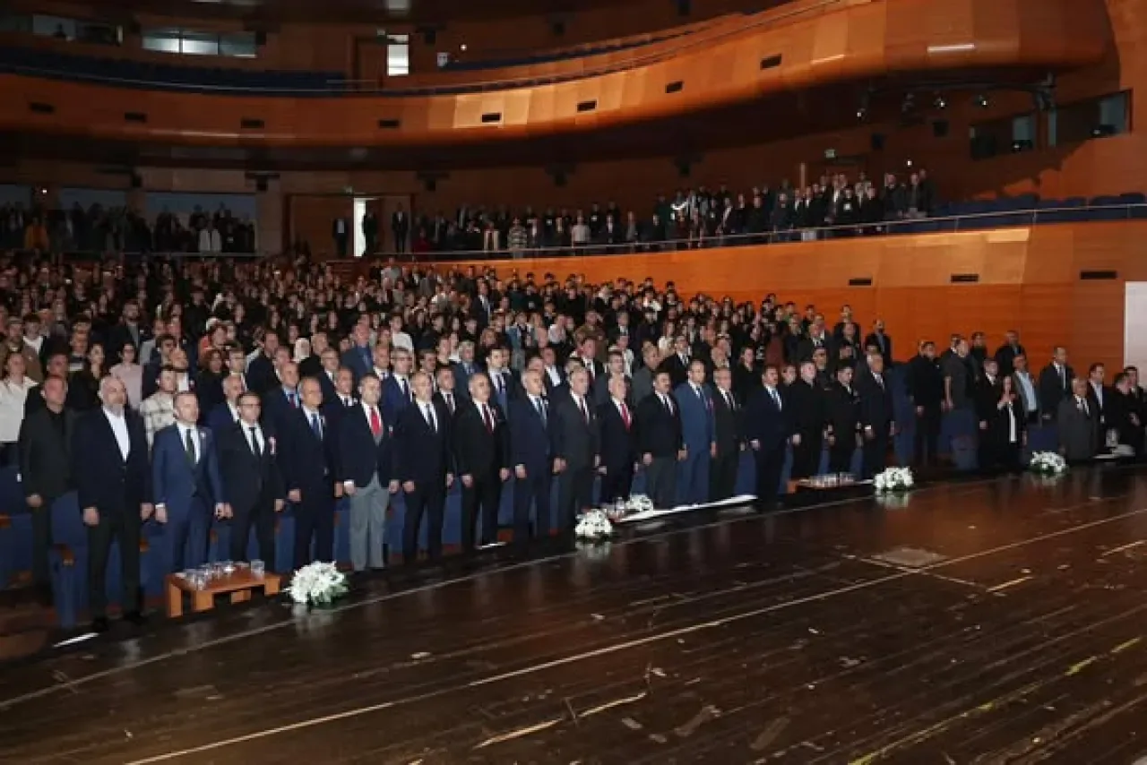 Bursa'da 24 Kasım Öğretmenler Günü Coşkuyla Kutlandı Bursa'da 24 Kasım Öğretmenler Günü Coşkuyla Kutlandı
