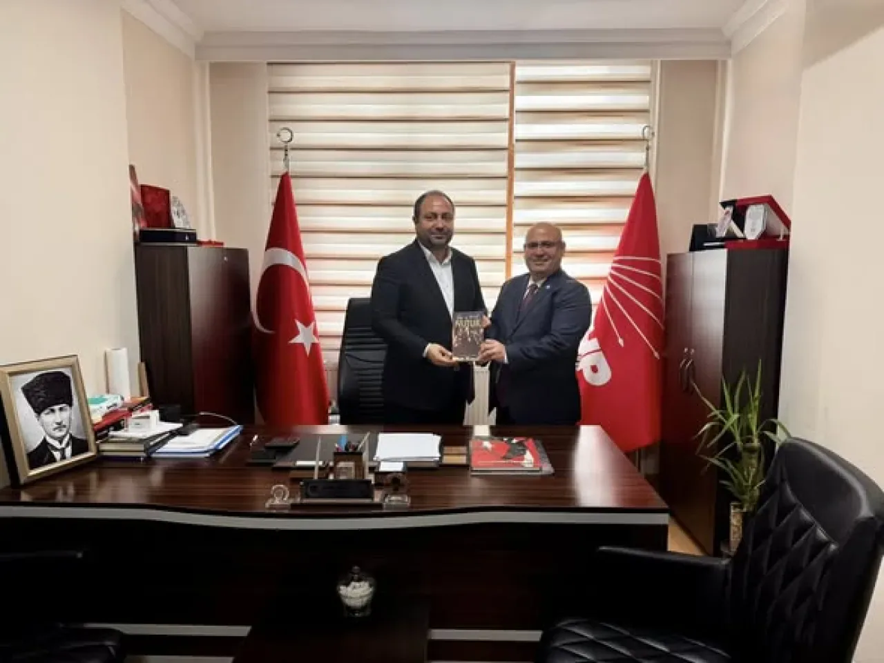 İYİ Parti'den CHP Avcılar İlçe Başkanlığı'na Hayırlı Olsun Ziyareti İYİ Parti'den CHP Avcılar İlçe Başkanlığı'na Hayırlı Olsun Ziyareti