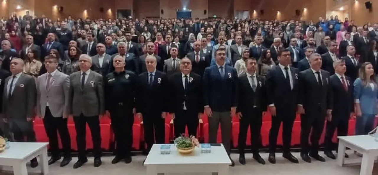 Mustafakemalpaşa'da 24 Kasım Öğretmenler Günü Coşkuyla Kutlandı Mustafakemalpaşa'da 24 Kasım Öğretmenler Günü Coşkuyla Kutlandı