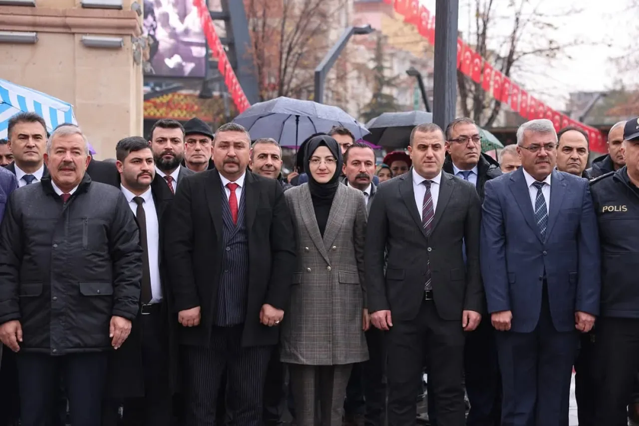 24 Kasım Öğretmenler Günü Akyurt'ta Törenle Kutlandı 24 Kasım Öğretmenler Günü Akyurt'ta Törenle Kutlandı