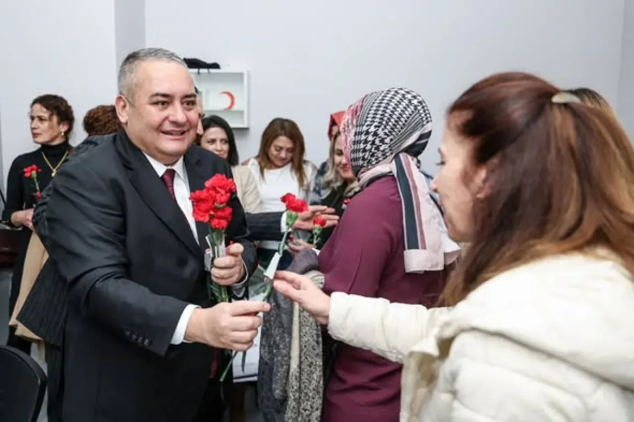 CHP'li Özarslan, Öğretmenler Günü'nde Keçiören'deki Okulda Öğretmenlerle Bir Araya Geldi CHP'li Özarslan, Öğretmenler Günü'nde Keçiören'deki Okulda Öğretmenlerle Bir Araya Geldi