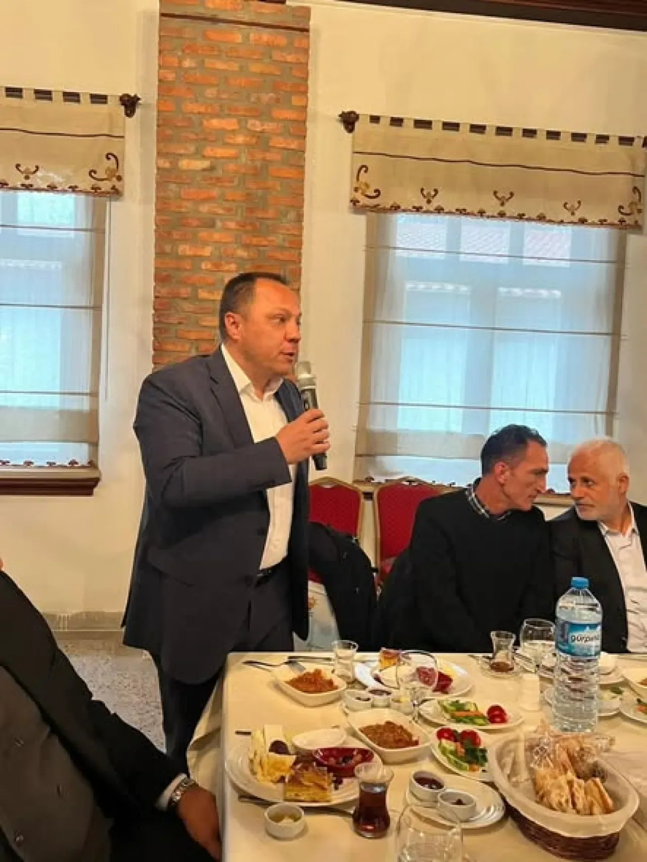 AK Parti Keçiören'den 24 Kasım Öğretmenler Günü'nde Vefa Programı AK Parti Keçiören'den 24 Kasım Öğretmenler Günü'nde Vefa Programı