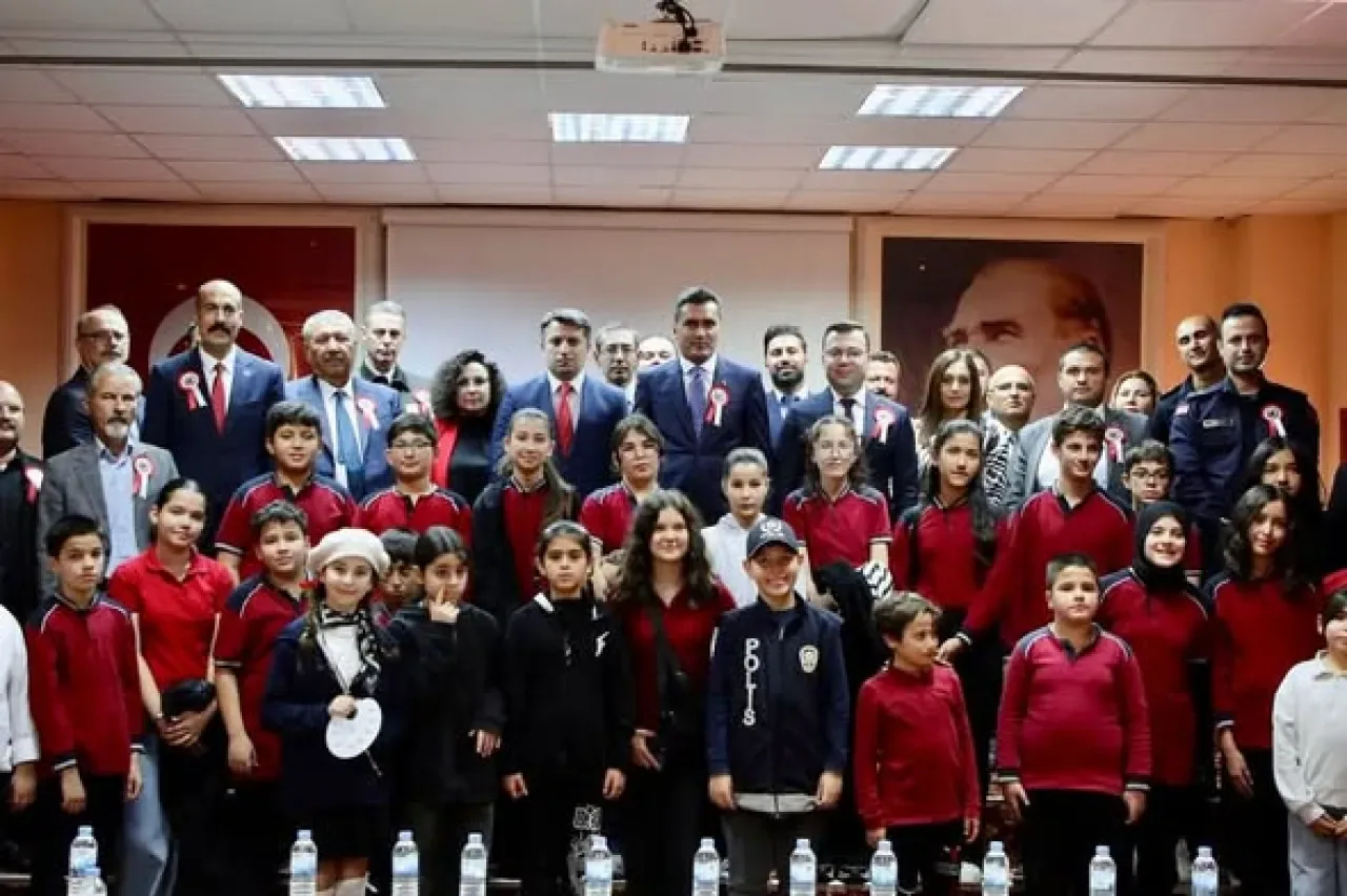 Kaş Belediye Başkanı Öğretmenler Günü Programına Katıldı Kaş Belediye Başkanı Öğretmenler Günü Programına Katıldı