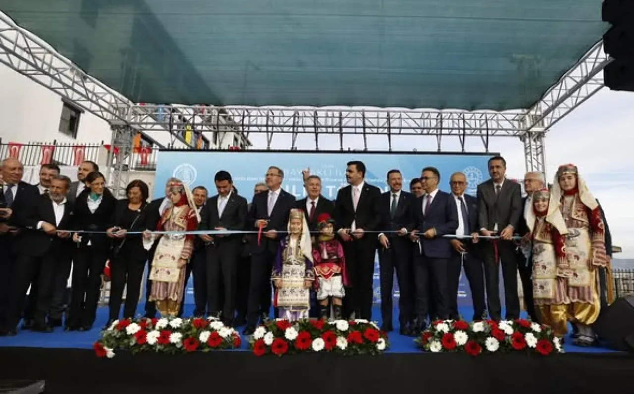 İzmir'de Dört Okulun Açılışı Gerçekleşti İzmir'de Dört Okulun Açılışı Gerçekleşti