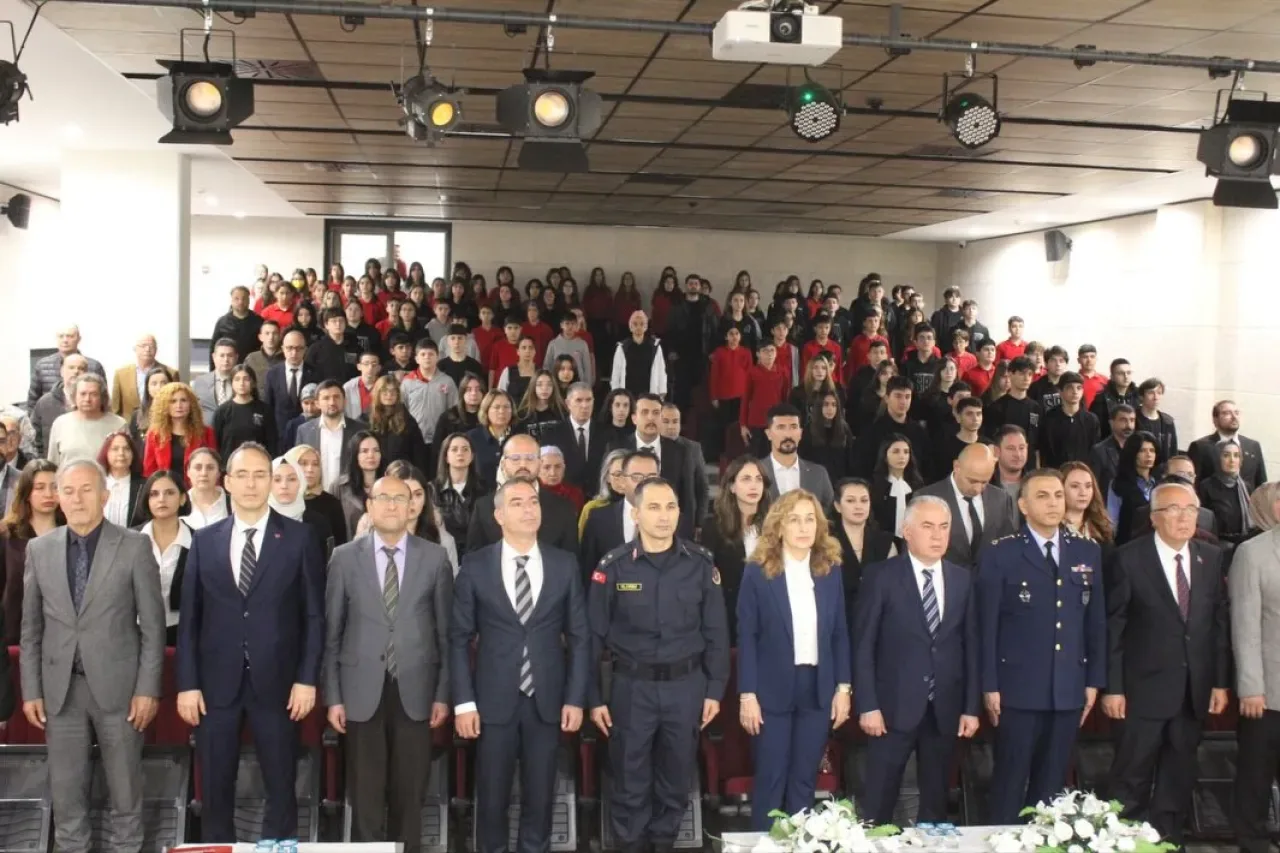 Şile'de 24 Kasım Öğretmenler Günü Coşkuyla Kutlandı Şile'de 24 Kasım Öğretmenler Günü Coşkuyla Kutlandı