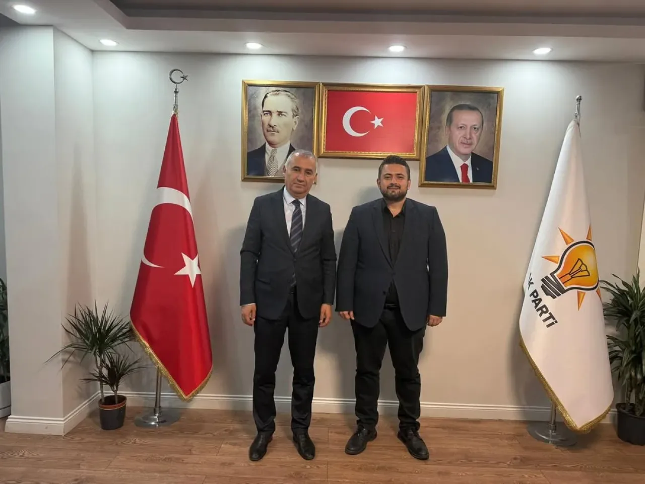 AK Parti Bahçelievler'de MHP'li Heyeti Ağırladı AK Parti Bahçelievler'de MHP'li Heyeti Ağırladı