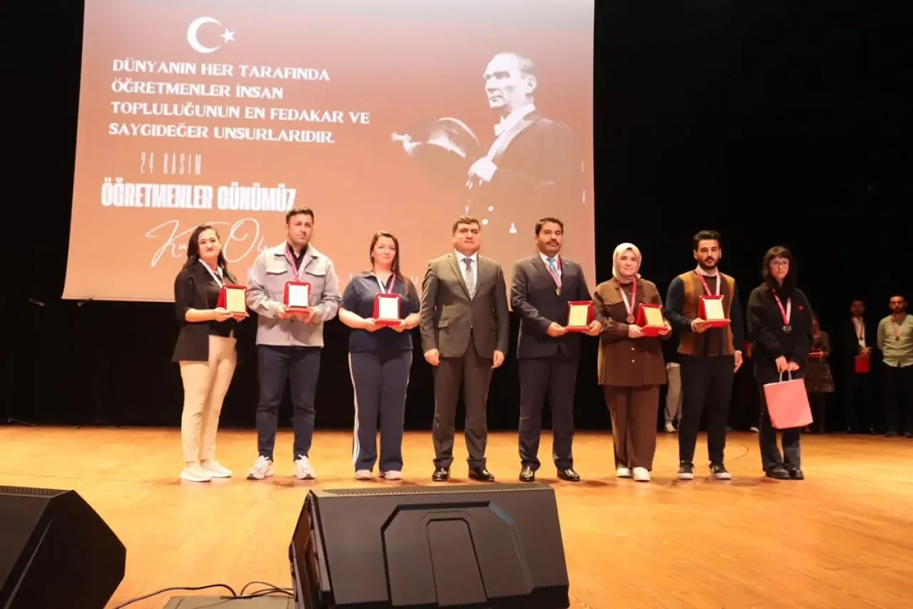 İstanbul Sultanbeyli'de Öğretmenler Günü Sportif Etkinlikleri Tamamlandı İstanbul Sultanbeyli'de Öğretmenler Günü Sportif Etkinlikleri Tamamlandı