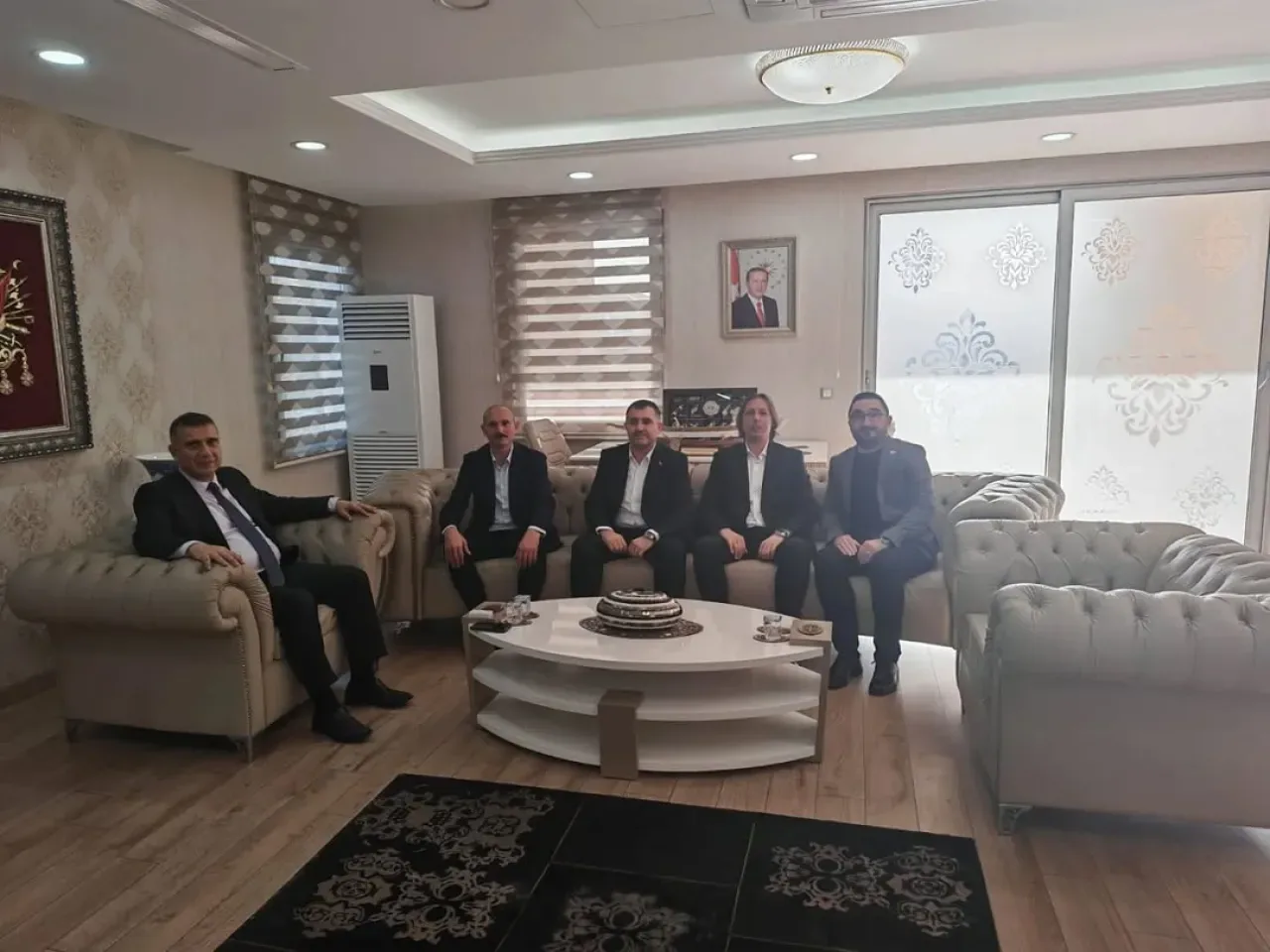 TEKGIDA-İŞ Sendikası Tuzla Kaymakamı Ümit Hüseyin Güney'i Ziyaret Etti TEKGIDA-İŞ Sendikası Tuzla Kaymakamı Ümit Hüseyin Güney'i Ziyaret Etti
