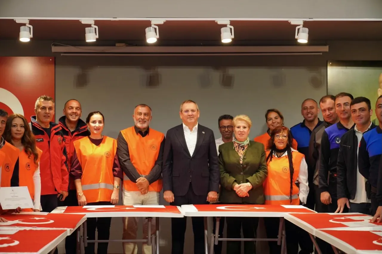 Ayvalık'ta Afet Eğitim Seferberliği: İkinci Ekip Sertifikalarını Aldı Ayvalık'ta Afet Eğitim Seferberliği: İkinci Ekip Sertifikalarını Aldı