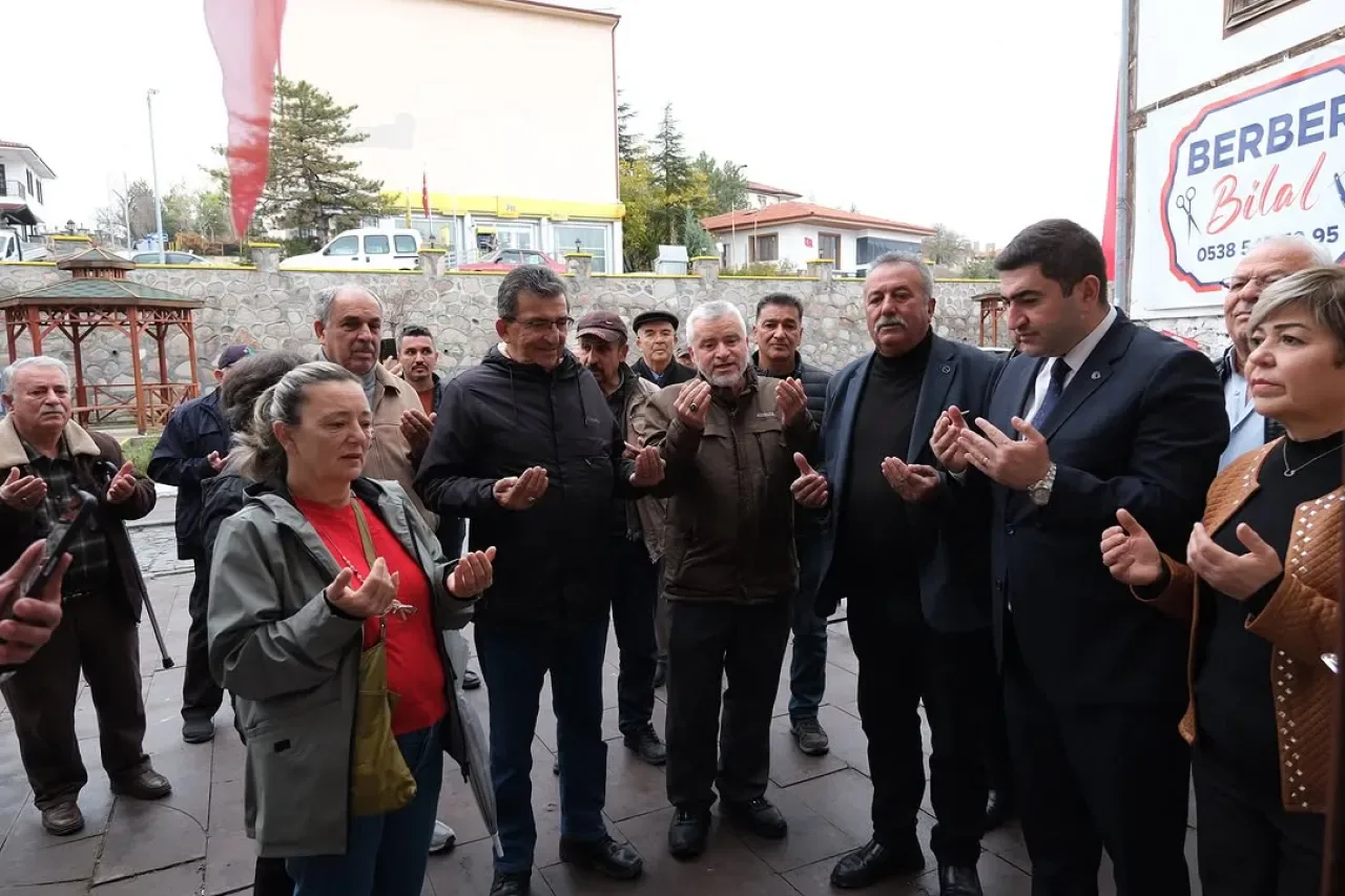 Güdül'de Yeni Açılan Bayan Kuaför Salonu İlçeye Hizmet Vermeye Başladı Güdül'de Yeni Açılan Bayan Kuaför Salonu İlçeye Hizmet Vermeye Başladı