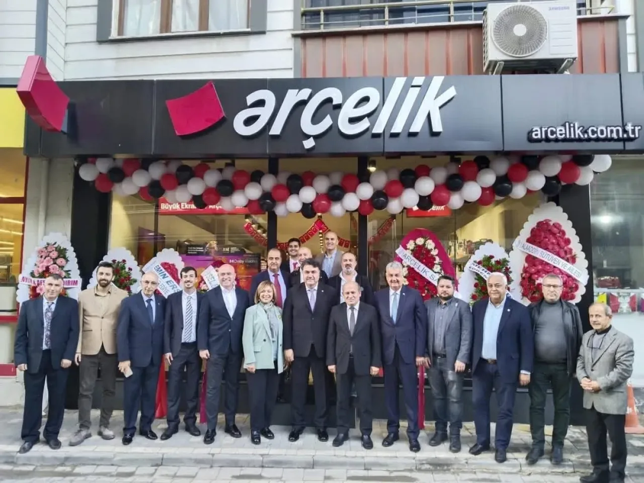Havran'da Yeni Açılan Arçelik Bayii'ne Belediye Başkanı'ndan Ziyaret Havran'da Yeni Açılan Arçelik Bayii'ne Belediye Başkanı'ndan Ziyaret