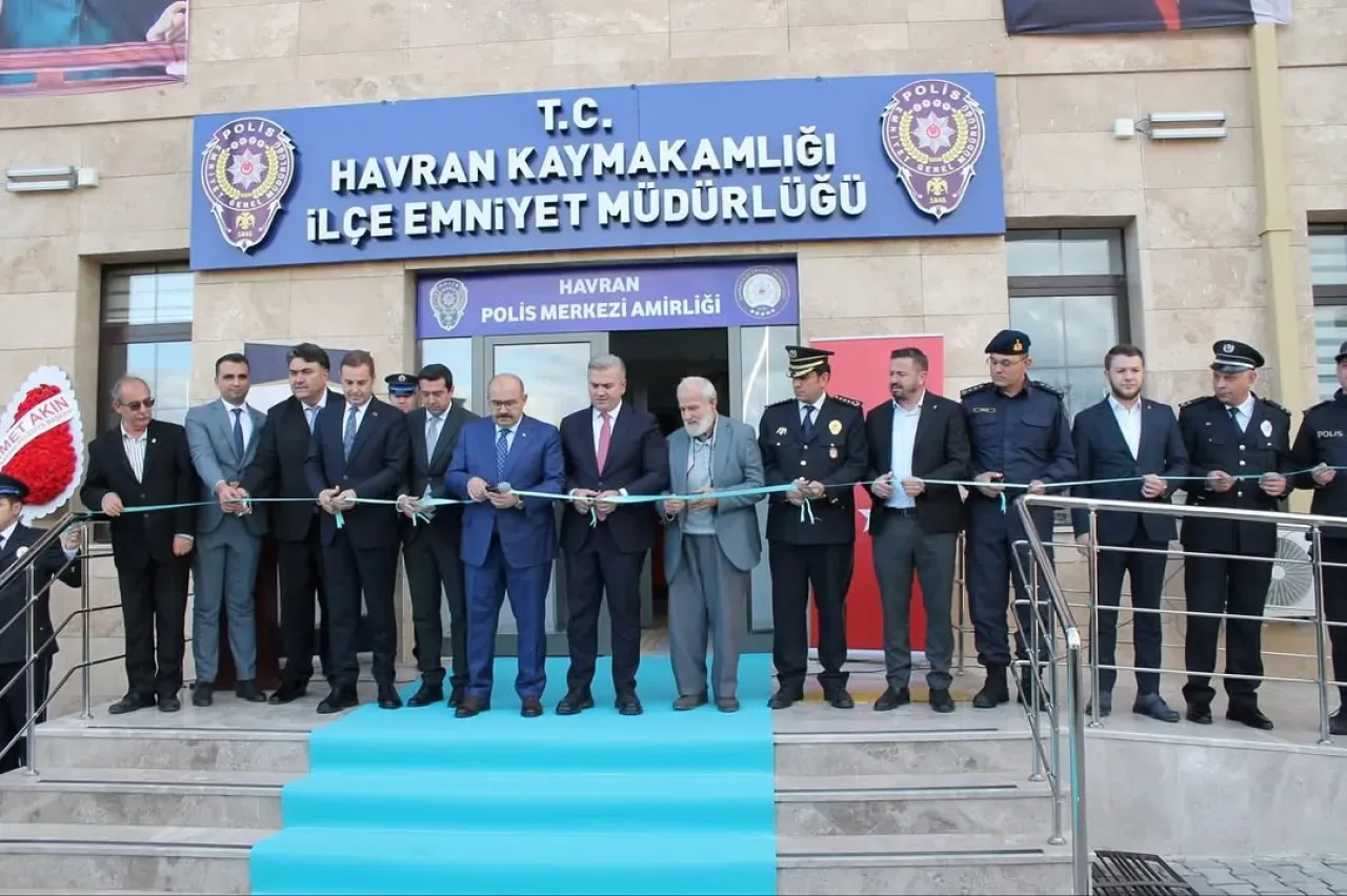 Havran'da Modern İlçe Emniyet Müdürlüğü Hizmet Binasının Açılışı Yapıldı Havran'da Modern İlçe Emniyet Müdürlüğü Hizmet Binasının Açılışı Yapıldı