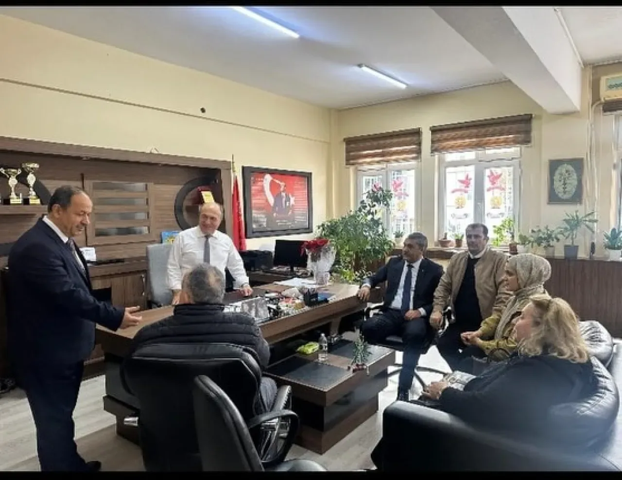 AK Parti Ümraniye İlçe Teşkilatı, Öğretmenler Günü'nde Okul Ziyaretleri Gerçekleştirdi AK Parti Ümraniye İlçe Teşkilatı, Öğretmenler Günü'nde Okul Ziyaretleri Gerçekleştirdi