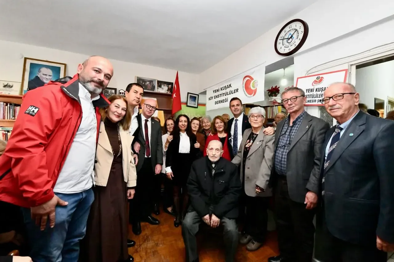 Balıkesir'de Öğretmenler Günü, Atatürk ve Köy Enstitüleri Ruhuyla Kutlandı Balıkesir'de Öğretmenler Günü, Atatürk ve Köy Enstitüleri Ruhuyla Kutlandı