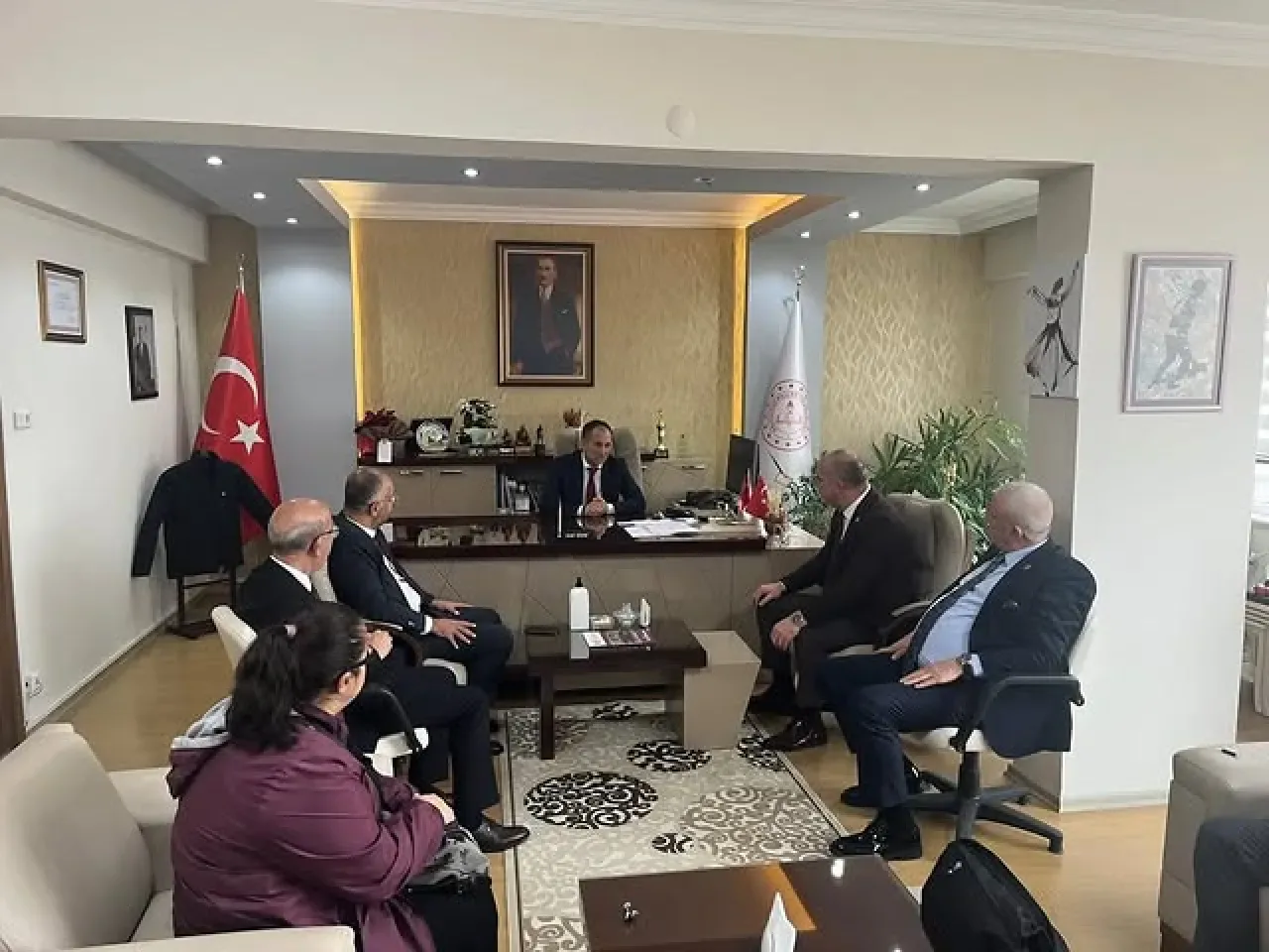 Polatlı'da Öğretmenler Günü Ziyareti: MHP'den Milli Eğitim Müdürlüğü'ne Anlamlı Ziyaret Polatlı'da Öğretmenler Günü Ziyareti: MHP'den Milli Eğitim Müdürlüğü'ne Anlamlı Ziyaret