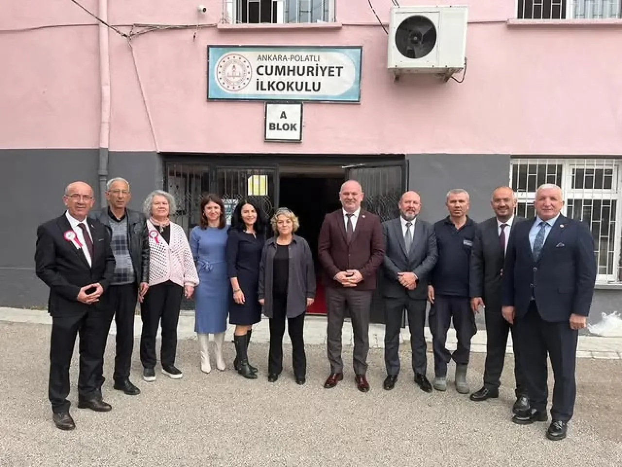 Polatlı Belediye Başkanı Mehmet Aşcı, Öğretmenler Günü'nde Cumhuriyet İlkokulu'nu Ziyaret Etti Polatlı Belediye Başkanı Mehmet Aşcı, Öğretmenler Günü'nde Cumhuriyet İlkokulu'nu Ziyaret Etti