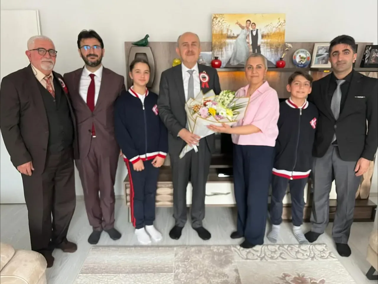 Karacabey Kaymakamı Yılmaz, Öğretmenler Günü'nde Emeği Geçen Öğretmenleri Ziyaret Etti Karacabey Kaymakamı Yılmaz, Öğretmenler Günü'nde Emeği Geçen Öğretmenleri Ziyaret Etti