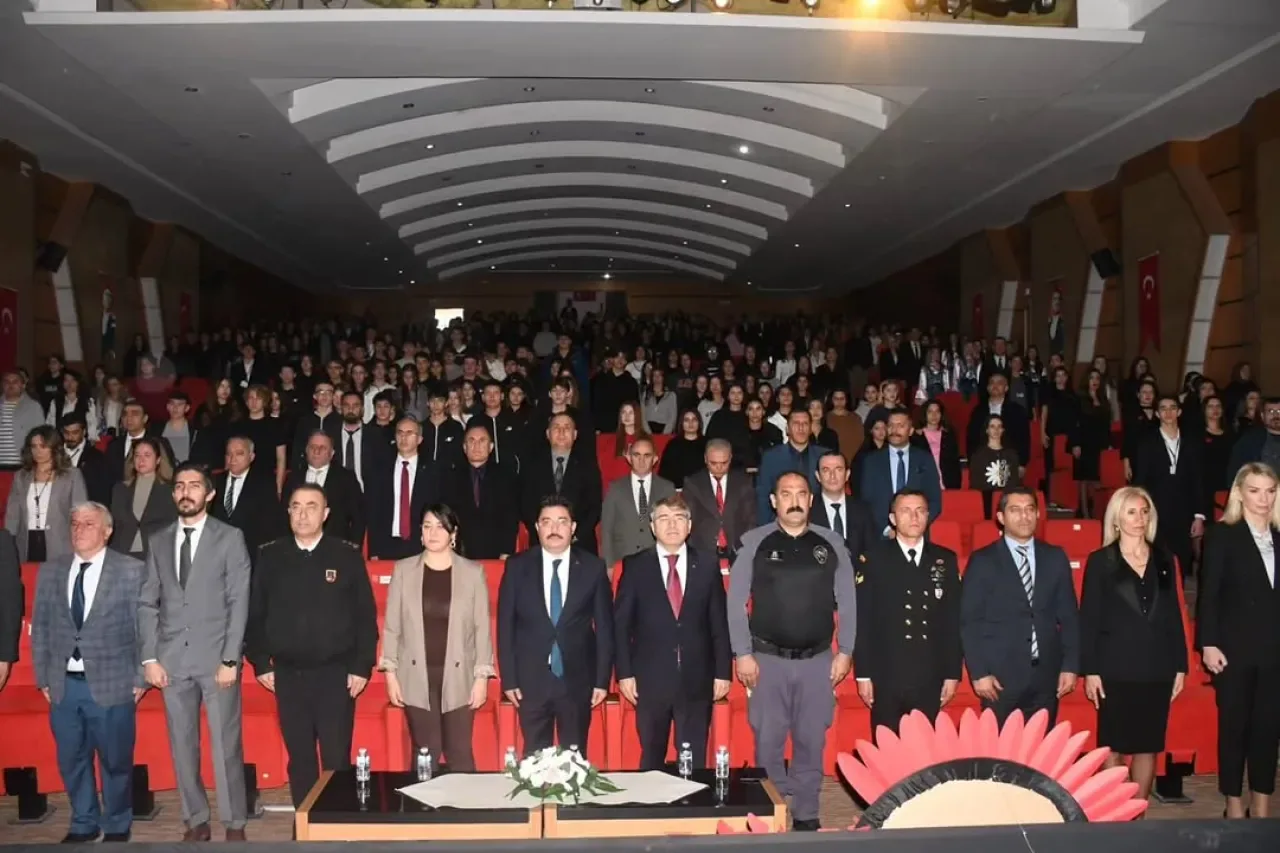 Mudanya'da 24 Kasım Öğretmenler Günü Coşkuyla Kutlandı Mudanya'da 24 Kasım Öğretmenler Günü Coşkuyla Kutlandı
