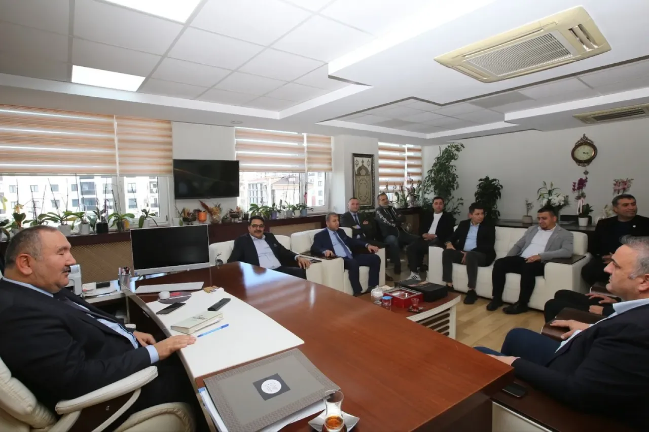 Pendik ve Zonguldak Dernekler Federasyonları Milli Eğitim Müdürü'nü Ziyaret Etti Pendik ve Zonguldak Dernekler Federasyonları Milli Eğitim Müdürü'nü Ziyaret Etti