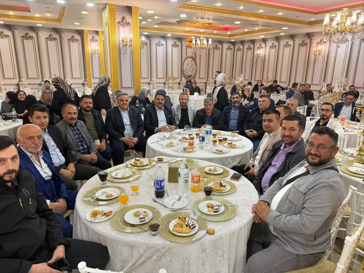 Pendik Dernekler Federasyonu Yönetim Kurulu Üyesi Erdal Çağlar'ın Düğününe Katıldı Pendik Dernekler Federasyonu Yönetim Kurulu Üyesi Erdal Çağlar'ın Düğününe Katıldı