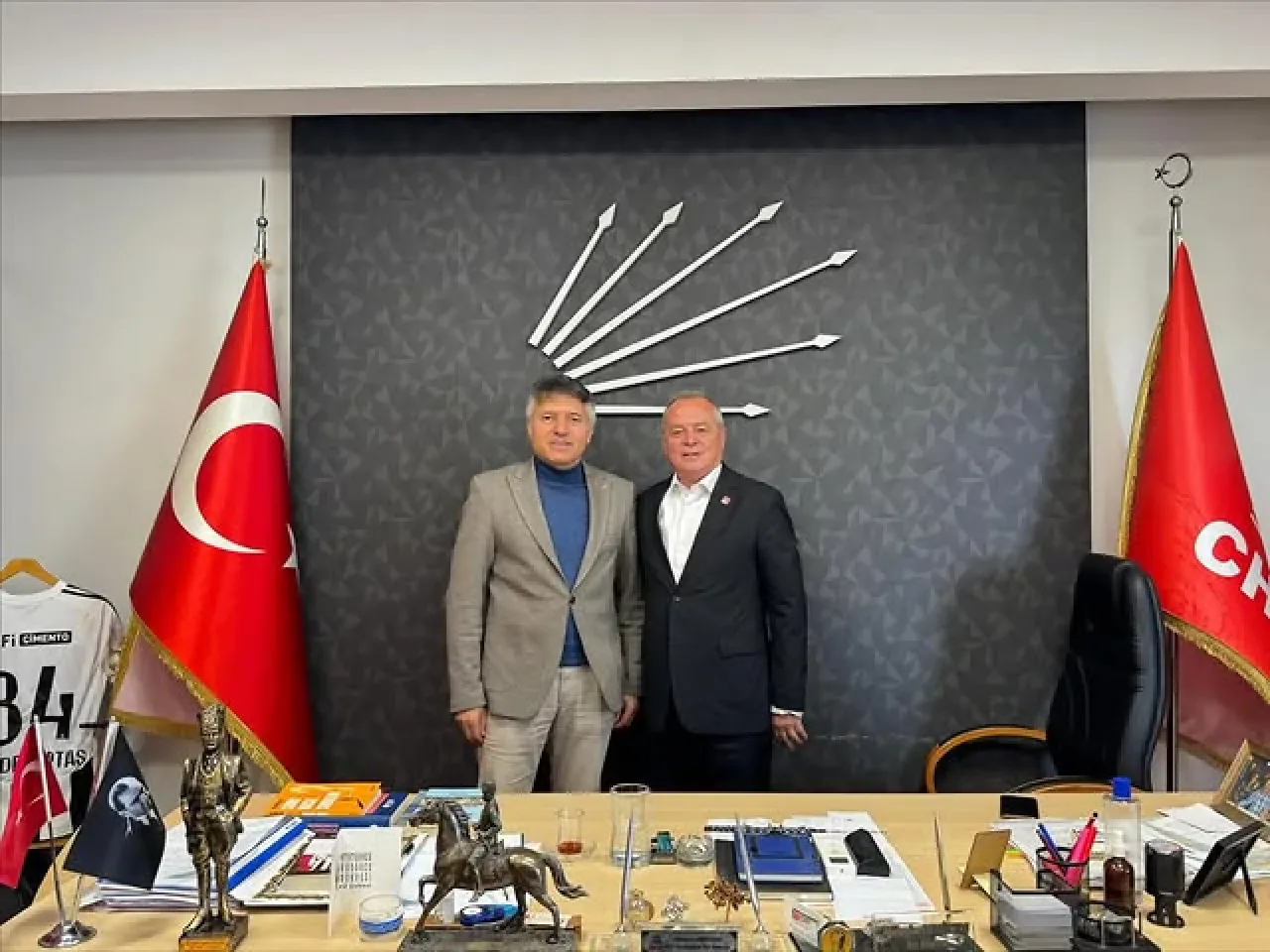 CHP Beylikdüzü'nde Yeni İlçe Başkanına Ziyaret CHP Beylikdüzü'nde Yeni İlçe Başkanına Ziyaret