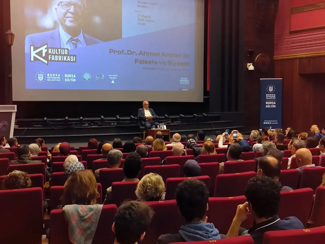 Bursa'da Felsefe ve Siyaset Üzerine Derinlemesine Bir Söyleşi Gerçekleşti Bursa'da Felsefe ve Siyaset Üzerine Derinlemesine Bir Söyleşi Gerçekleşti