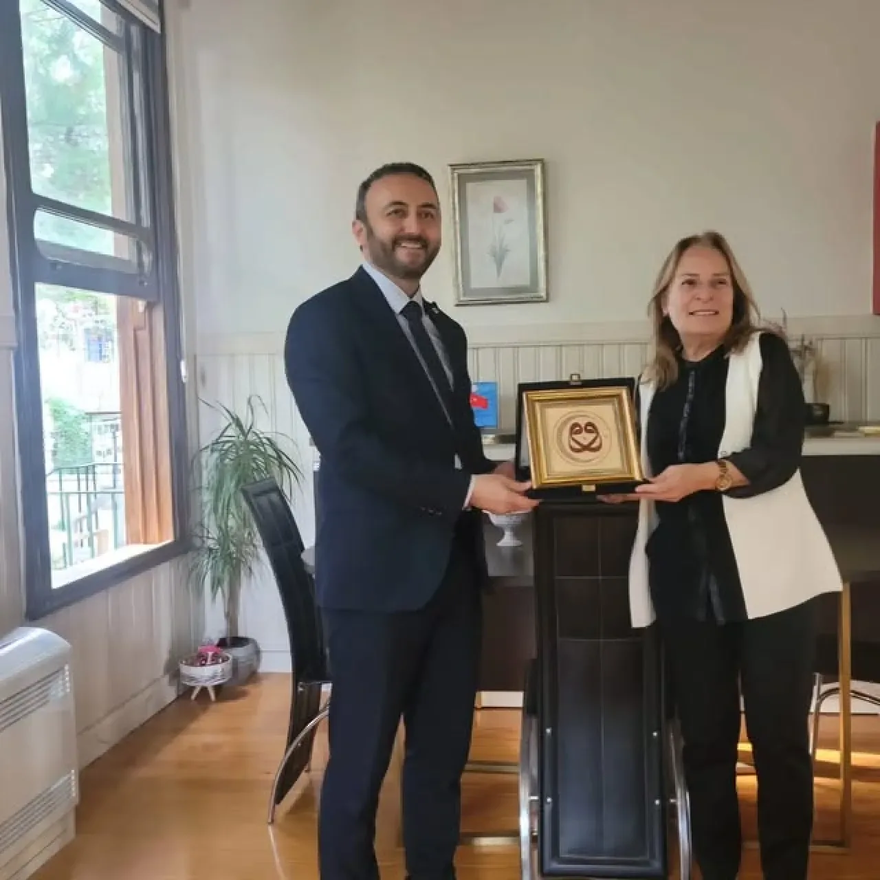Adalar İlçe Müftüsü, Öğretmenler Günü'nde Milli Eğitim Müdürü'nü Ziyaret Etti Adalar İlçe Müftüsü, Öğretmenler Günü'nde Milli Eğitim Müdürü'nü Ziyaret Etti