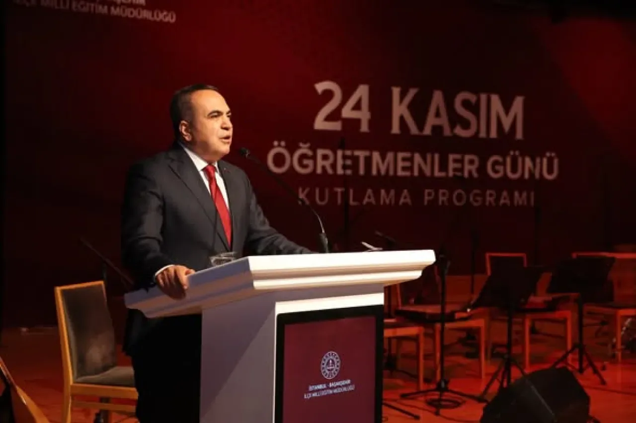 Başakşehir'de 24 Kasım Öğretmenler Günü Coşkuyla Kutlandı Başakşehir'de 24 Kasım Öğretmenler Günü Coşkuyla Kutlandı