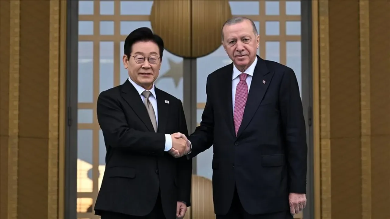 Türkiye ve Güney Kore Savunma Sanayi İş Birliğini Güçlendiriyor Türkiye ve Güney Kore Savunma Sanayi İş Birliğini Güçlendiriyor