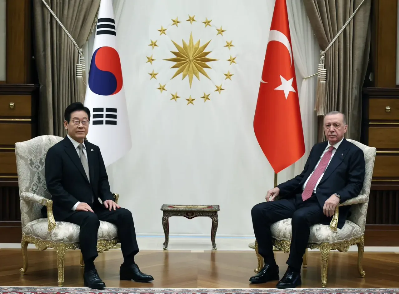 Türkiye Güney Kore ile Savunma Sanayii İş Birliğini Genişletiyor Türkiye Güney Kore ile Savunma Sanayii İş Birliğini Genişletiyor