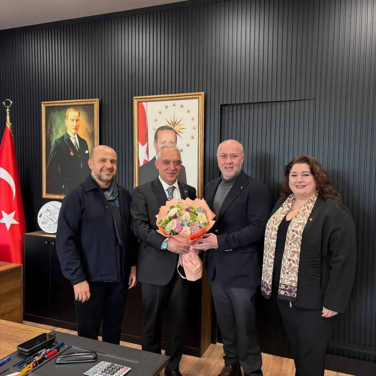 Yeşilay Beşiktaş Şubesi ve TSKGV, Öğretmenler Günü'nde Milli Eğitim Müdürlüğünü Ziyaret Etti Yeşilay Beşiktaş Şubesi ve TSKGV, Öğretmenler Günü'nde Milli Eğitim Müdürlüğünü Ziyaret Etti