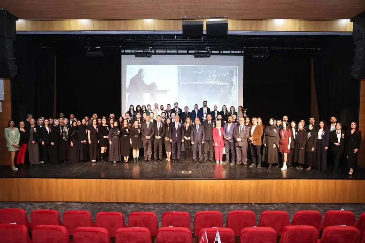 Yeşilay Sultangazi Şubesi, Öğretmenler Günü Programında Eğitimcilerle Buluştu Yeşilay Sultangazi Şubesi, Öğretmenler Günü Programında Eğitimcilerle Buluştu