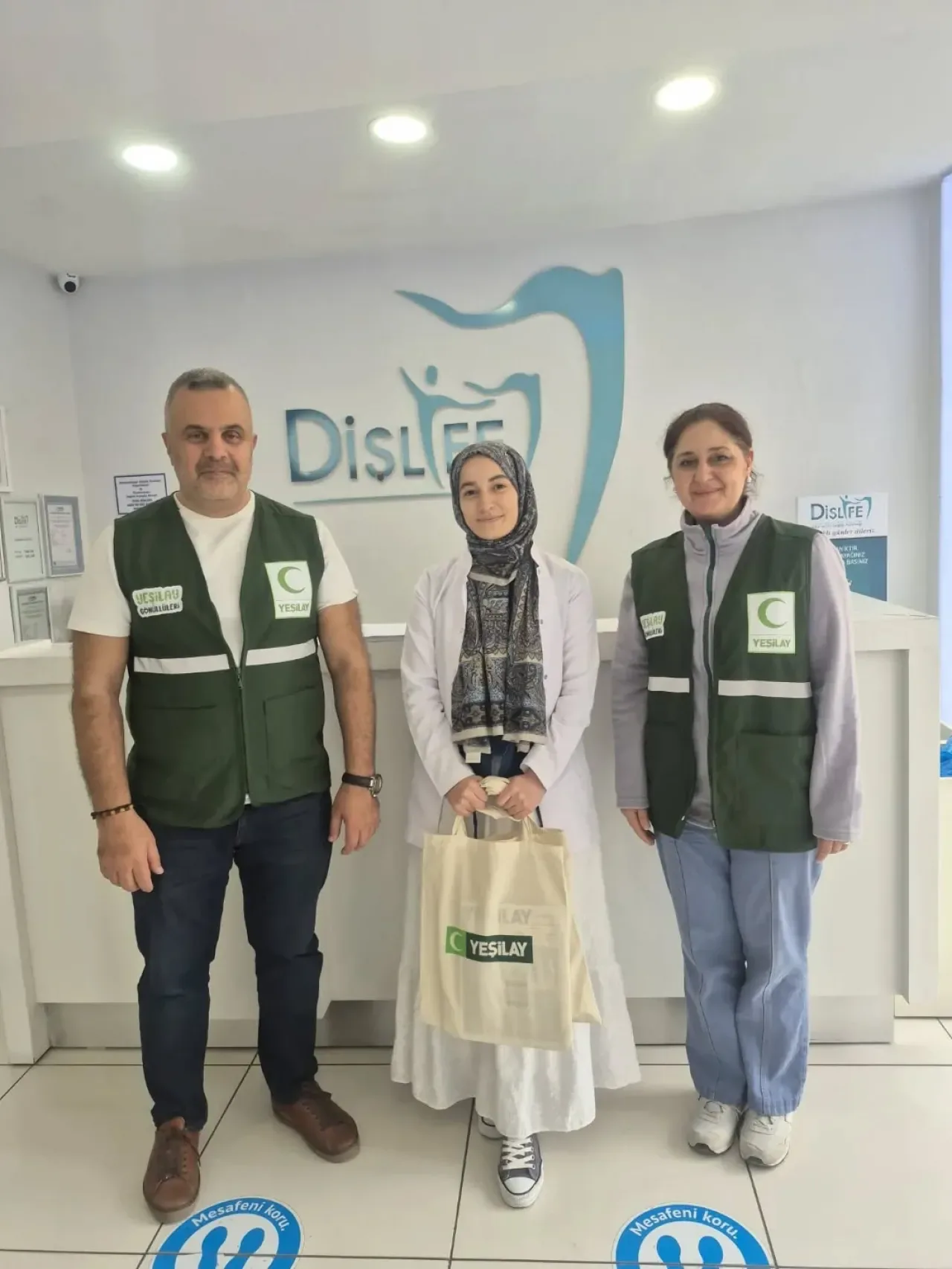 Yeşilay Zeytinburnu Şubesi, Diş Hekimleri Günü'nde Sağlıklı Yaşam Mesajı Verdi Yeşilay Zeytinburnu Şubesi, Diş Hekimleri Günü'nde Sağlıklı Yaşam Mesajı Verdi