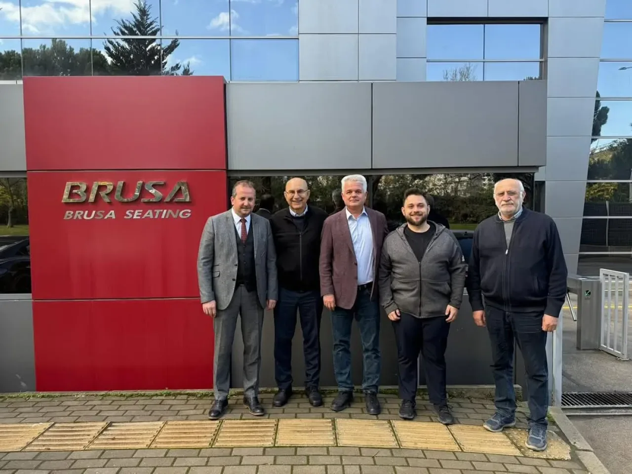 AK Parti Bursa Milletvekili Refik Özen, BRUSA Koltuk İşletmecisi Nevzat Tuna'yı Ziyaret Etti AK Parti Bursa Milletvekili Refik Özen, BRUSA Koltuk İşletmecisi Nevzat Tuna'yı Ziyaret Etti