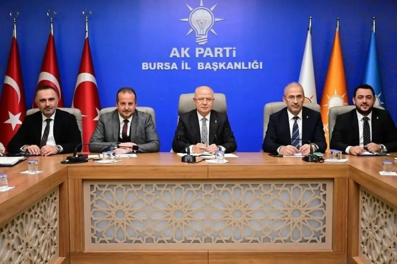 AK Parti Bursa'da Teşkilat Çalışmaları Değerlendirildi AK Parti Bursa'da Teşkilat Çalışmaları Değerlendirildi