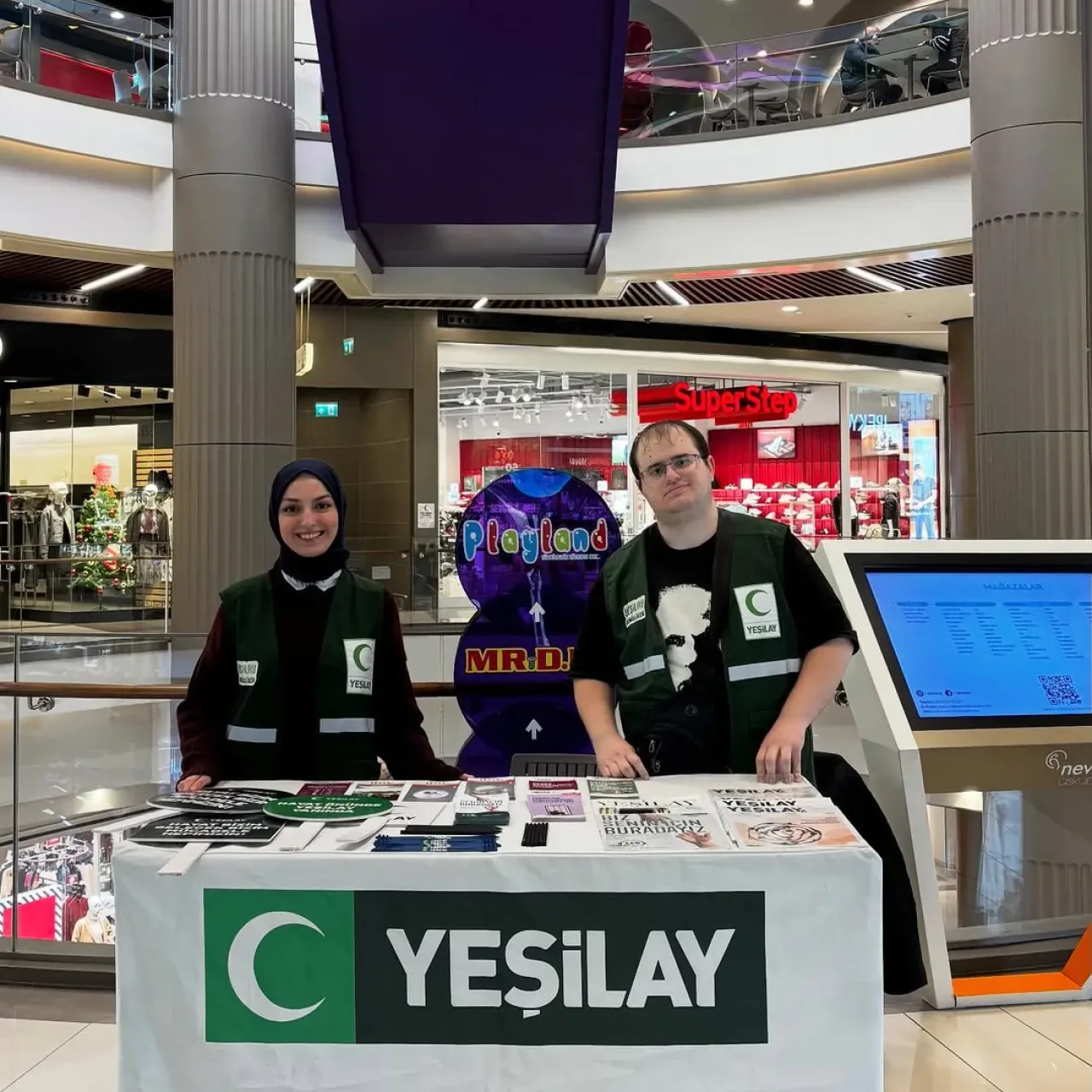 Yeşilay Üsküdar Şubesi, KOAH Günü'nde AVM'de Bilinçlendirme Çalışması Yaptı Yeşilay Üsküdar Şubesi, KOAH Günü'nde AVM'de Bilinçlendirme Çalışması Yaptı