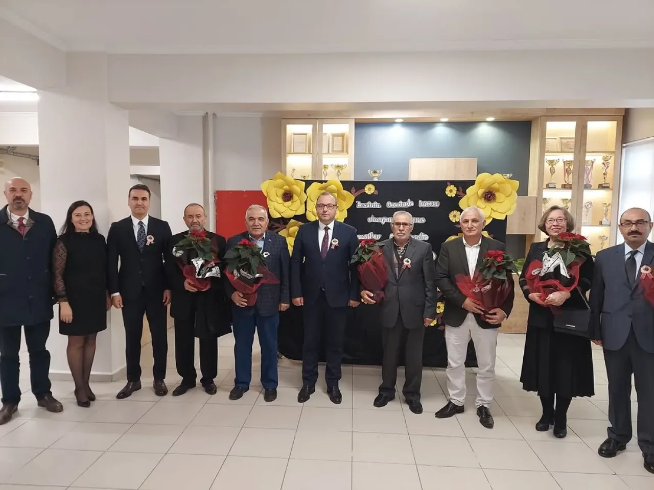 Esenyurt'ta Emekli Öğretmenler için Vefa Programı Düzenlendi Esenyurt'ta Emekli Öğretmenler için Vefa Programı Düzenlendi