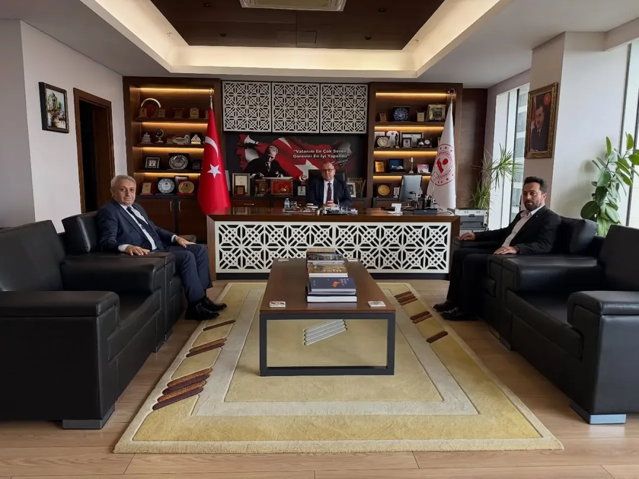 Esenyurt AK Parti İlçe Başkanı Çoban, Kaymakam Çobanoğlu'nu Ziyaret Etti Esenyurt AK Parti İlçe Başkanı Çoban, Kaymakam Çobanoğlu'nu Ziyaret Etti