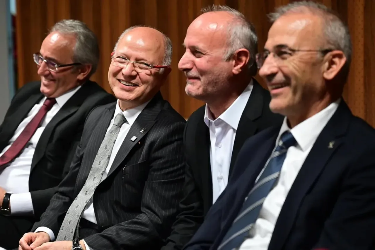 Davut Gürkan, Mezun Olduğu Okulda Öğretmenler Günü'nü Kutladı Davut Gürkan, Mezun Olduğu Okulda Öğretmenler Günü'nü Kutladı