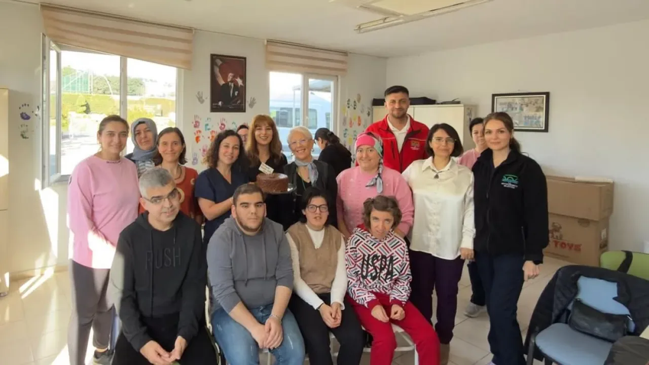 Büyükçekmece'de Engelli Bireyler ve Öğretmenler Anlamlı Bir Günü Kutladı Büyükçekmece'de Engelli Bireyler ve Öğretmenler Anlamlı Bir Günü Kutladı