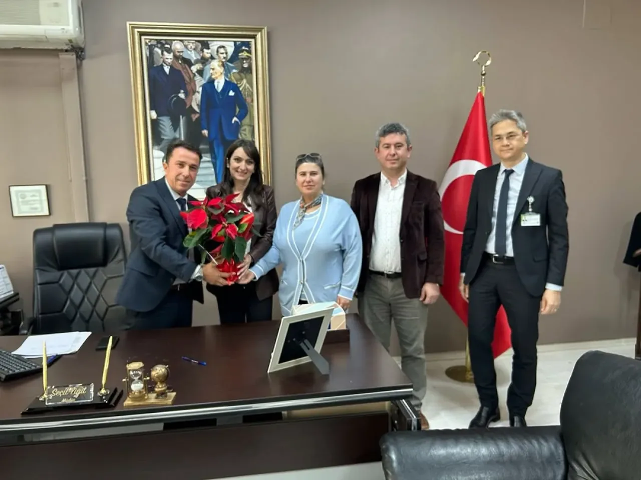 Büyükçekmece Belediyesi'nden Öğretmenler Günü'nde Anlamlı Ziyaret Büyükçekmece Belediyesi'nden Öğretmenler Günü'nde Anlamlı Ziyaret