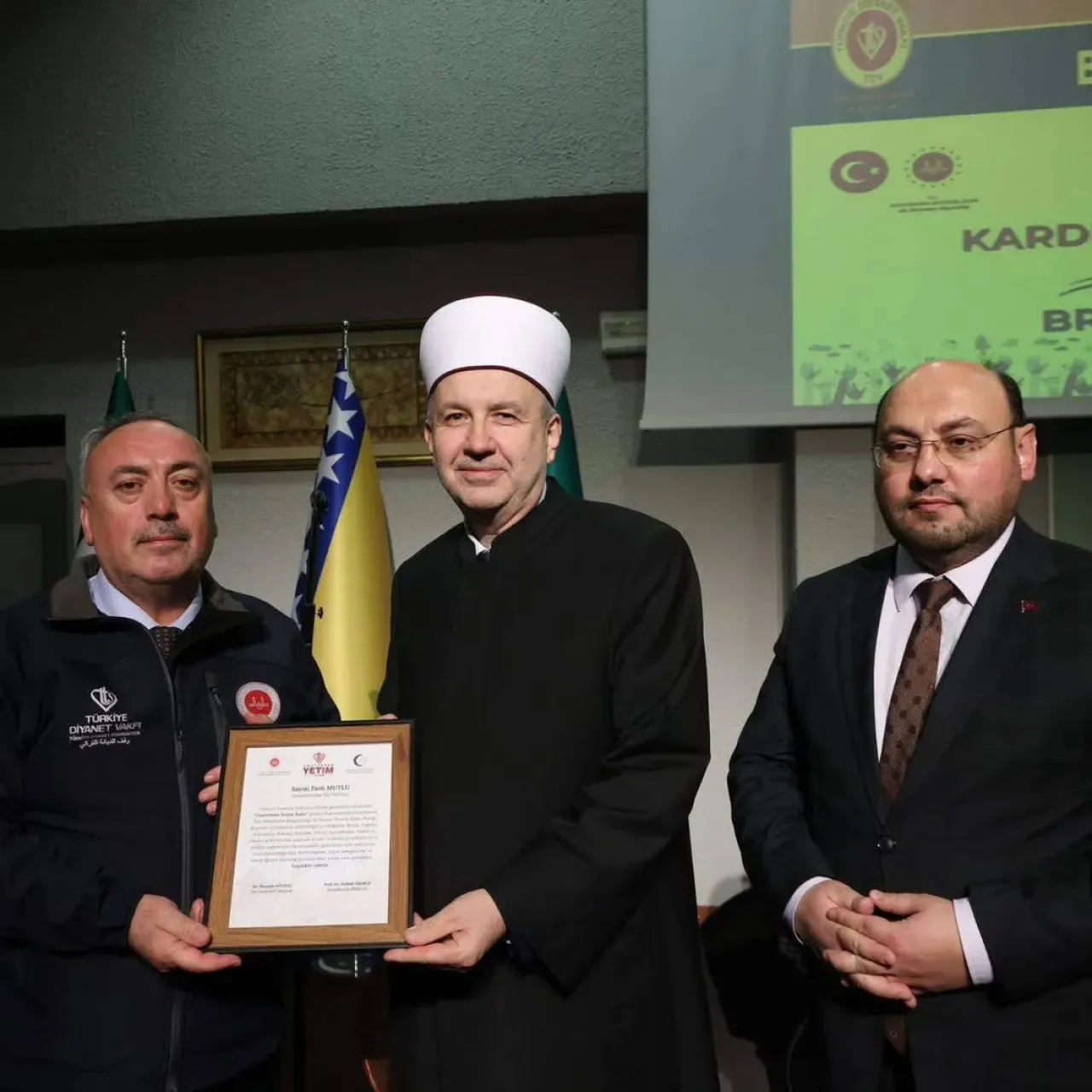 Türkiye Diyanet Vakfı Bosna Hersek'te 100 Yetim Çocukla Kardeşlik Buluşması Gerçekleştirdi Türkiye Diyanet Vakfı Bosna Hersek'te 100 Yetim Çocukla Kardeşlik Buluşması Gerçekleştirdi