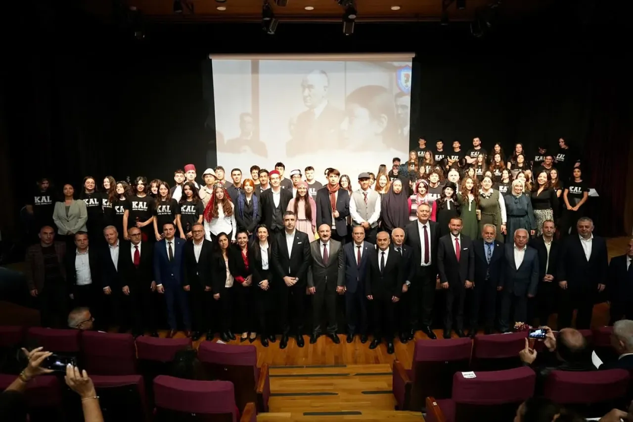 Kartallı Öğretmenlerin Öğretmenler Günü Kutlaması Kartallı Öğretmenlerin Öğretmenler Günü Kutlaması