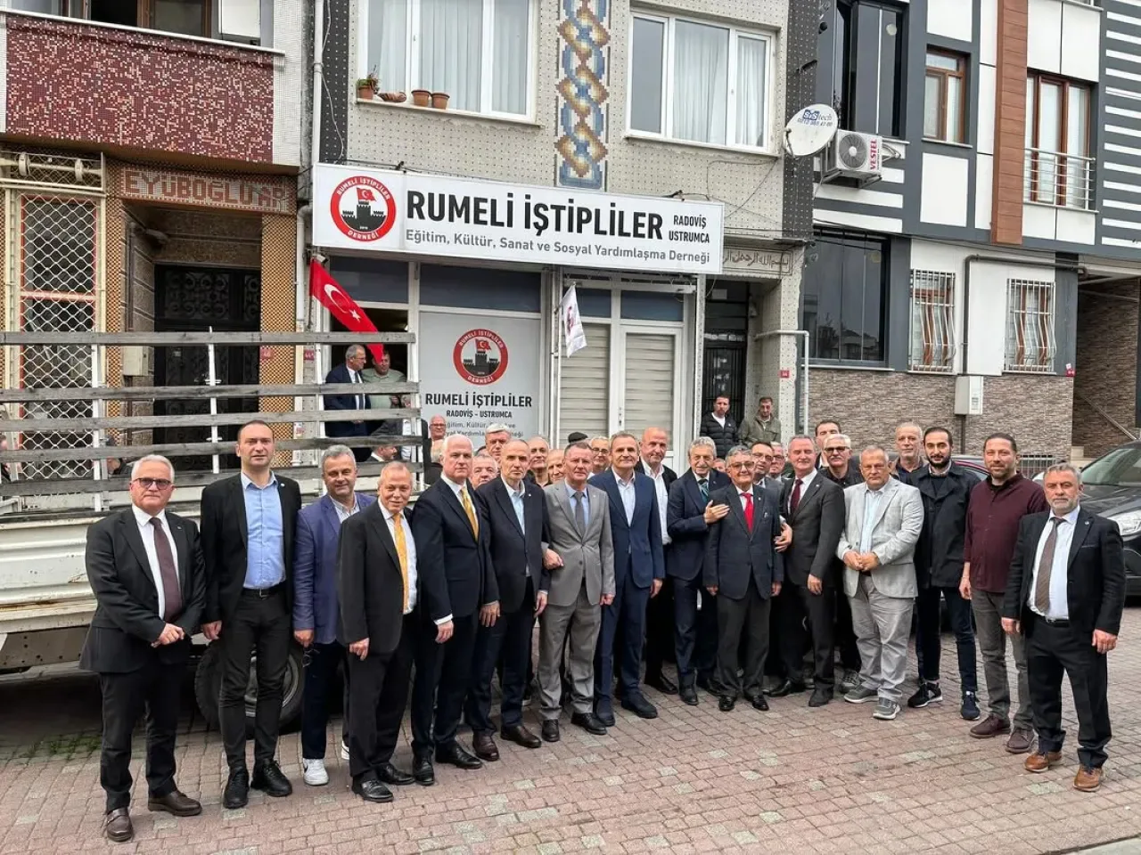 Rumeli İştipliler Derneği'nin Kongresinde Yeni Başkan Yüksel Hüsmanlar Seçildi Rumeli İştipliler Derneği'nin Kongresinde Yeni Başkan Yüksel Hüsmanlar Seçildi