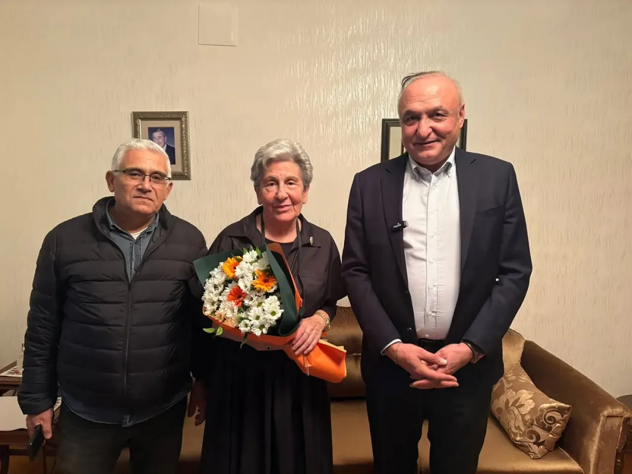 CHP'li Vekil Melih Meriç, Öğretmenler Günü'nde Emekli Öğretmeni Ziyaret Etti CHP'li Vekil Melih Meriç, Öğretmenler Günü'nde Emekli Öğretmeni Ziyaret Etti