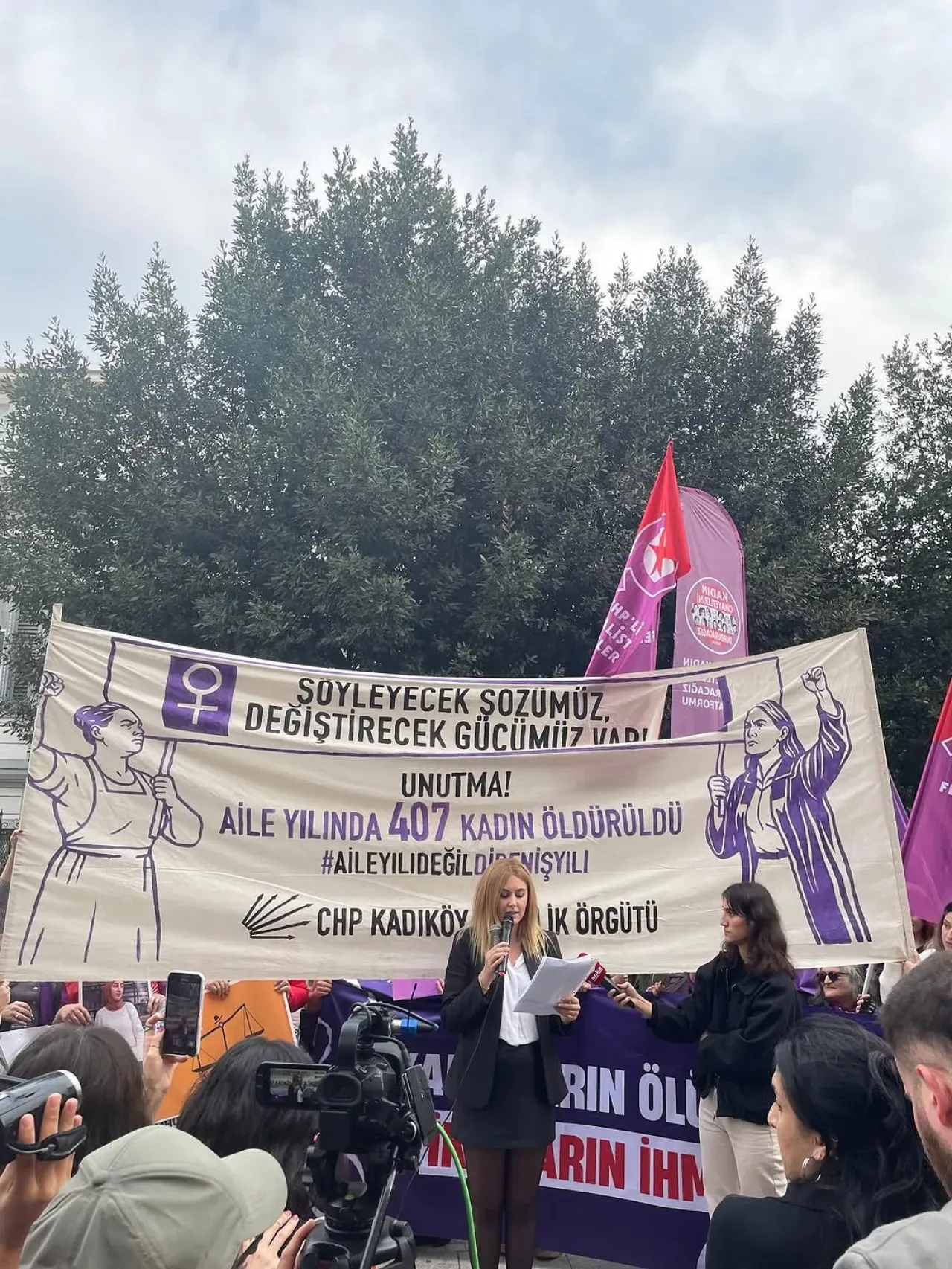 CHP Kadıköy Gençlik Kolları'ndan "Aile Yılı Değil, Direniş Yılı" Çağrısı CHP Kadıköy Gençlik Kolları'ndan "Aile Yılı Değil, Direniş Yılı" Çağrısı